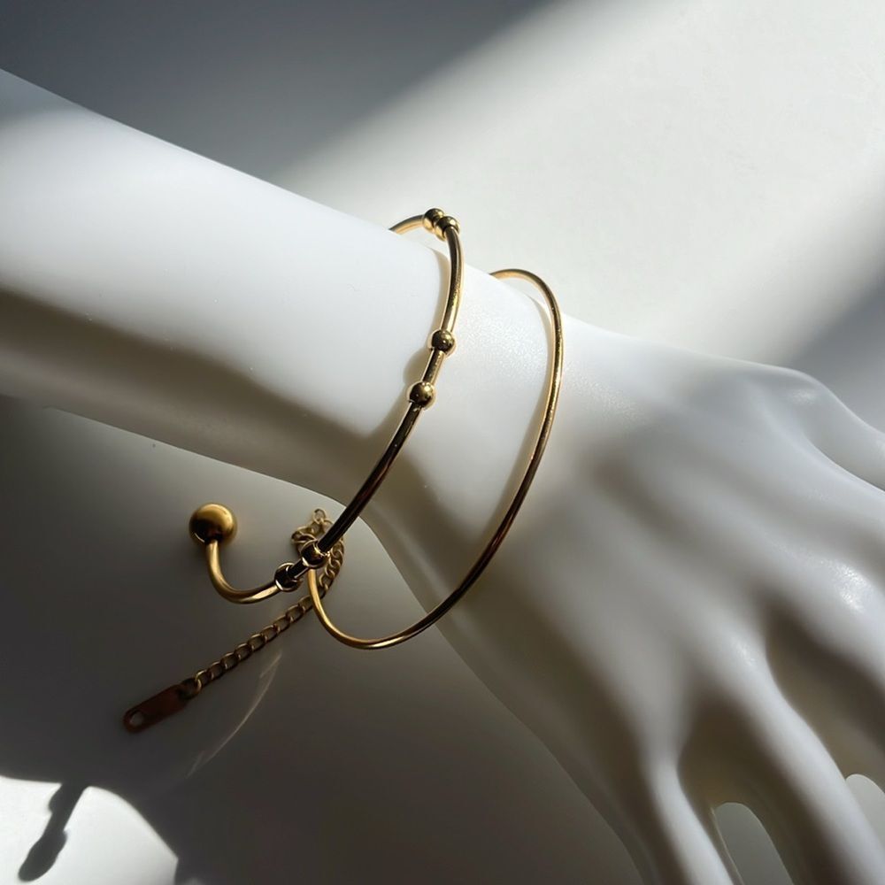 Set of two 18k gold plated over stainless steel modern bangles, 💯 tarnish free